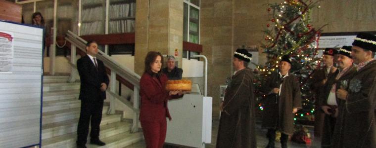 Коледари благословиха за Рождество в Областна администрация 