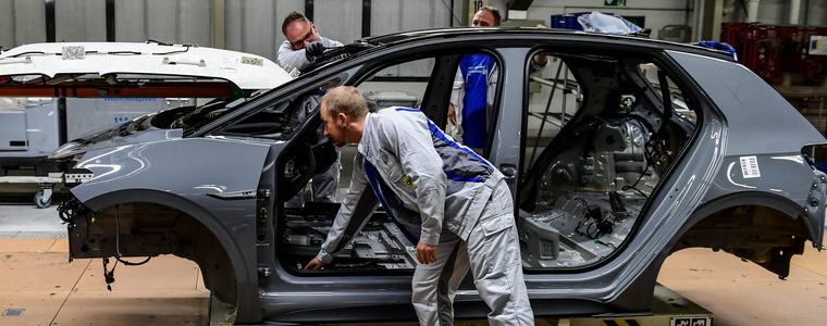 Над 400 000 работни места в Германия под заплаха заради електромобилите