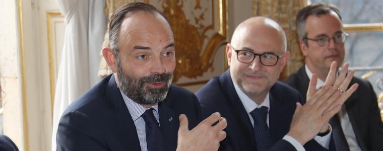 Правителството предлага компромис, за да прекрати стачката във Франция