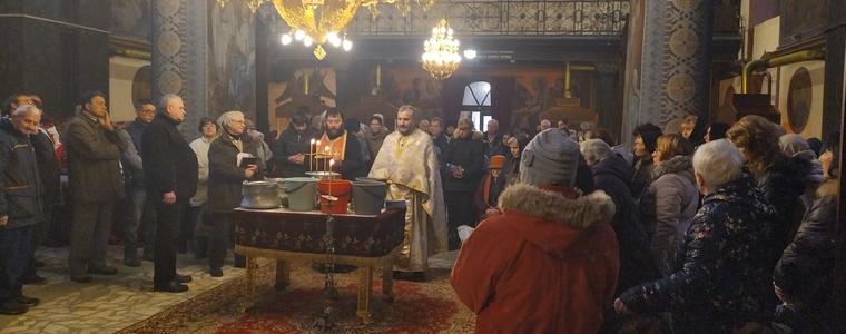 Стотици миряни изпълниха храмовете в Добрич на Йордановден