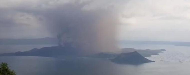 Вулкан изригна във Филипините