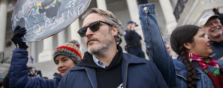 Арестуваха Хоакин Финикс и Мартин Шийн на протест за климата