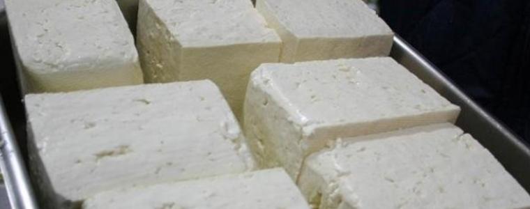 БАБХ откри високо съдържание на немлечна мазнина в сирене, изследвано при официален контрол