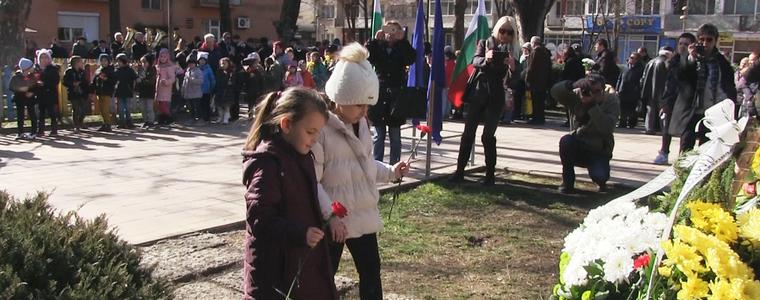 Добрич почете паметта на Апостола на Свободата (ВИДЕО)