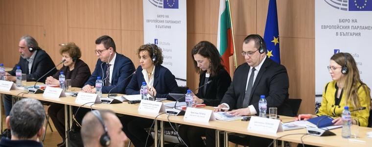 Комисията по петиции на ЕП посети България, за да проучи правата на потребителите при получаване на кредити