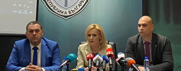 Митничари и гранични полицаи от Митнически пункт „Калотина“ са събирали до 1300 евро на смяна от подкупи