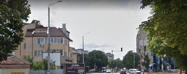 Подменят с енергоефективно осветлението на два булеварда в Добрич