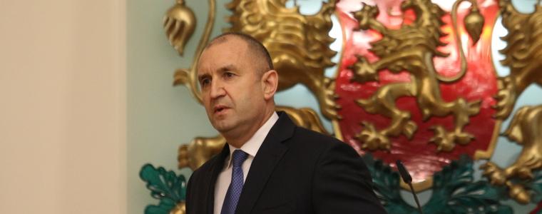 Радев сне доверие от правителството