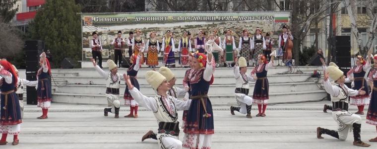 Ансамбъл "Добруджа" с фурор в Силистра на Националния празник (ВИДЕО)