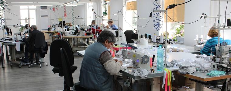 Фирма от Добрич шие маски безвъзмездно за здравните заведения и институциите в града (ВИДЕО)