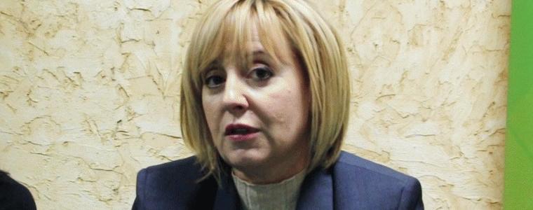 Манолова към Борисов: Депутатите на ГЕРБ се готвят да обслужат партиите, а не гражданите със Закона за извънредното положение.