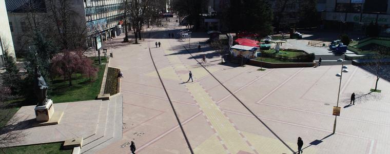 Паркът и пазарът са пусти, на центъра – все по-малко хора (ВИДЕО)