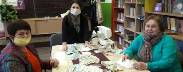 Турски вестник хвали членове на добричкото читалище "Мевляна" , които шият и даряват маски