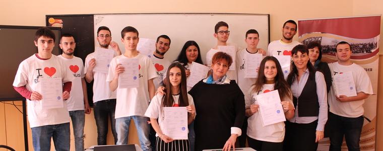 Учениците от ПГ по туризъм получиха сертификати за практиката си в Тенерифе (ВИДЕО)