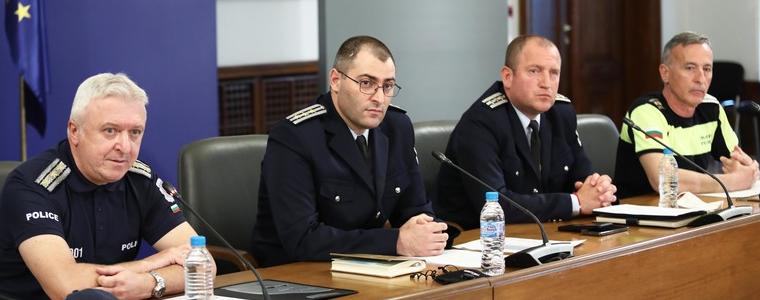 Екипи на Охранителна и Пътна полиция следят стриктно спазването на противоепидемичните мерки