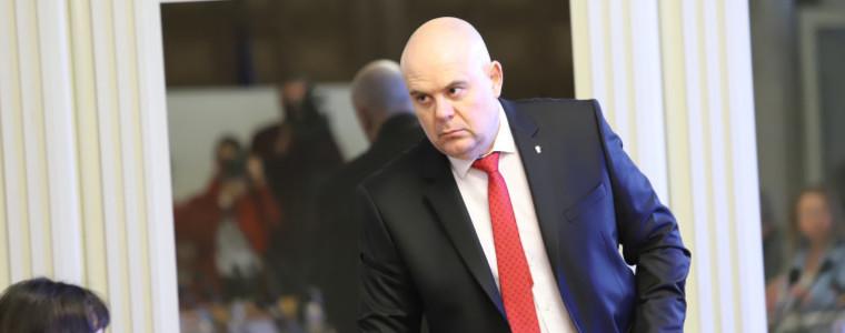 Гешев възмутен: €10 000 струва делото да попадне при конкретен съдия