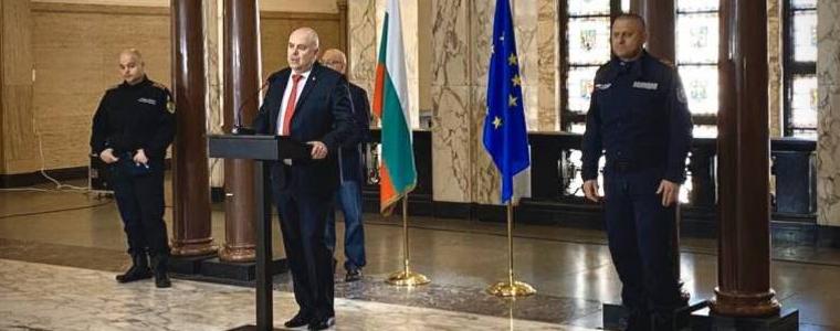 Три лица са привлечени като обвиняеми за нападението над журналиста Слави Ангелов