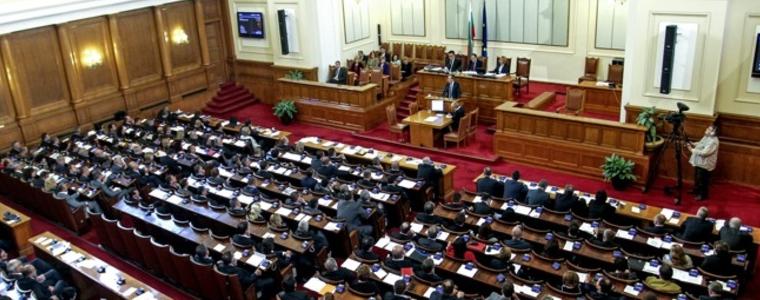 Депутатите се събират извънредно на 8 май