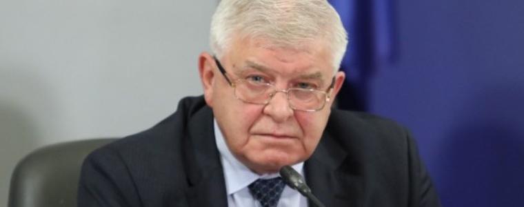 Кирил Ананиев разреши посещенията на търговски площи на открито 