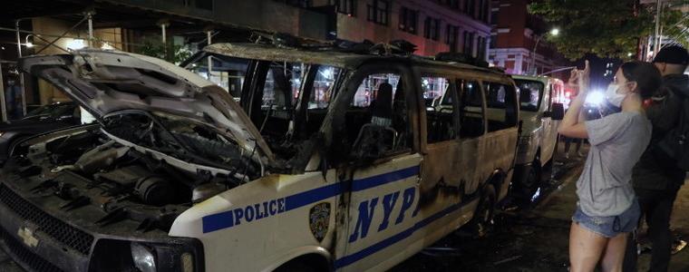 Полицейски камион гази протестиращи в Ню Йорк