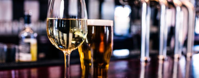 Без Менда Стоянова бюджетната комисия одобри 9% ДДС за алкохол, туроператори и спорт