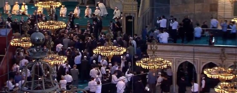 Мюсюлманите се молят за първи път в "Света София" от 86 г.