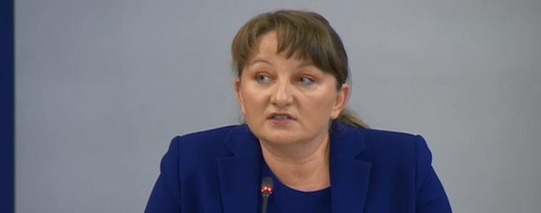 Сачева: Помощ за семействата, ако училищата останат затворени през новата учебна година