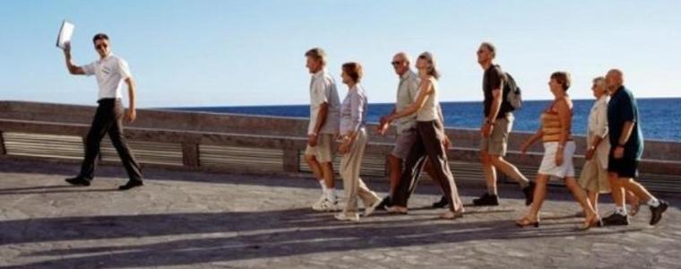 Екскурзоводи готвят протести с искане на безвъзмездна помощ