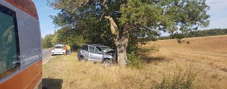 Водач на джип загина след удар в дърво по пътя за Варна