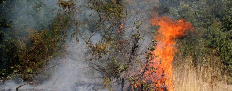Втори ден гасят пожар в Сливенско