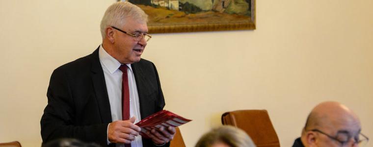 Въпреки спада в приходите бюджетът е на излишък и през юни