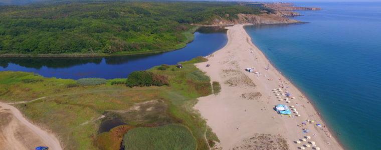 Извадиха удавник на плажа в Синеморец, търсят втори