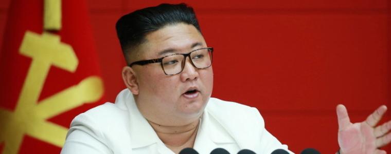 Пхенян се готви да изстреля ракета от подводница