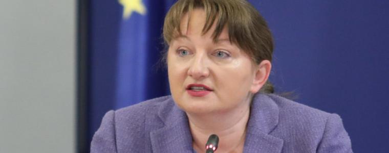 Сачева изключва оставка на кабинета, не вижда идеология на протестите