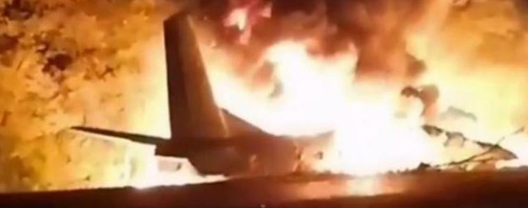 Военен самолет се разби в Украйна, 25 души са загинали