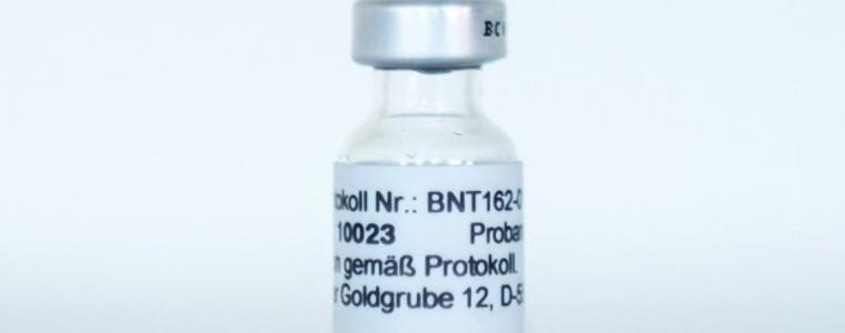 Ваксината на Pfizer може и да има 90% защита, но води до "тежък махмурлук" 