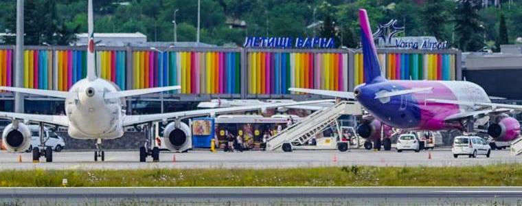 Близо 80% спад на пътниците отчитат летищата във Варна и Бургас