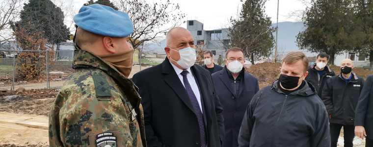 Бойко Борисов посети военния учебен център в Црънча