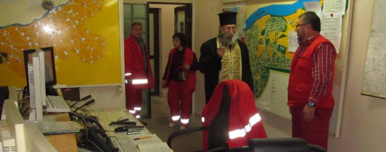 Духовници ще посетят болници, за да поръсят със светена вода