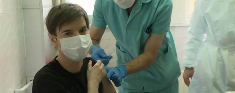 Премиерът Ана Бърнабич - първият ваксиниран човек в Сърбия