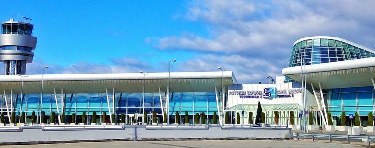 Първият самолет с българи от Великобритания кацна у нас