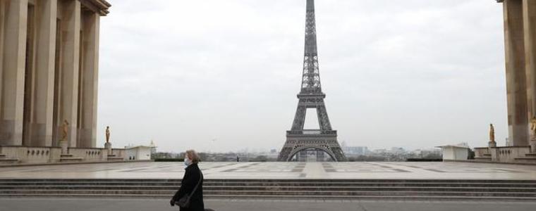 Улиците на Париж опустяха след влизането в сила на вечерен час заради COVID-19