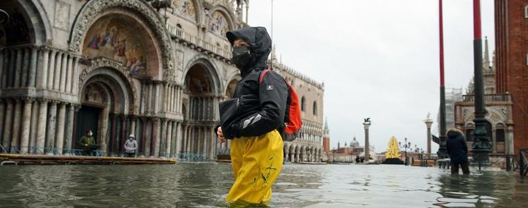 Венеция под вода след закъсняло активиране на защитната система