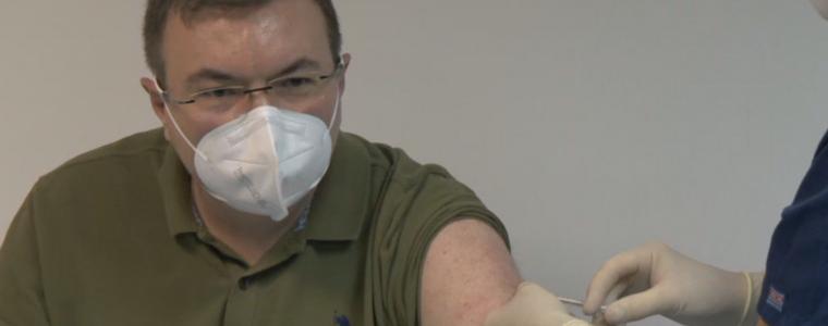 Започна ваксинацията срещу COVID-19 в България