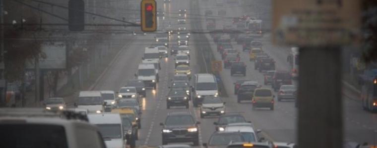 Засилен трафик по пътищата в последния ден от празниците 