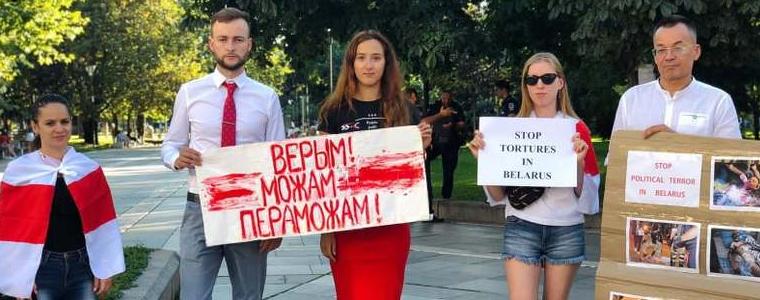 Анастасия Ковш, завършила Международния колеж в Добрич, организира в София мирни протести срещу Лукашенко