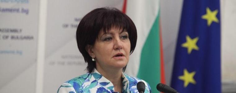 Цвета Караянчева: Нека президентът излезе и да каже защо иска да промени датата на изборите