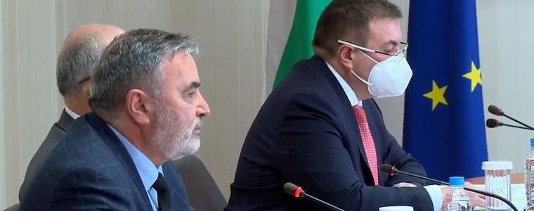 Доц. Кунчев: Обсъждаме варианти за секции за преболедували COVID-19 или премахване на карантината за 1-2 часа 