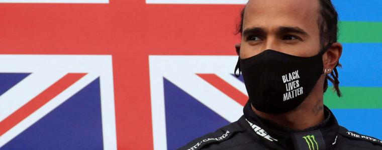 Хамилтън беше удостоен с рицарско звание