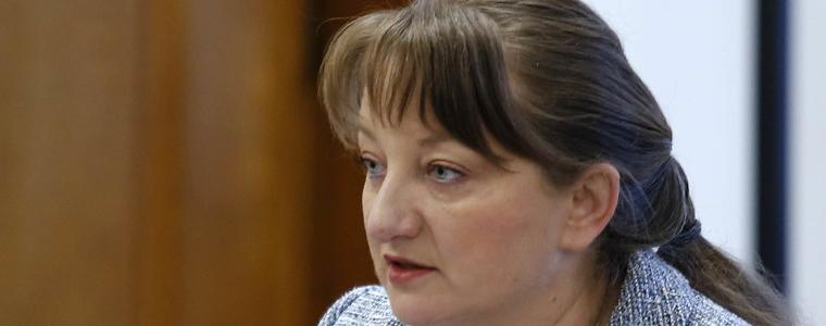 Министър Сачева с поздравителен адрес до Милена Иванова по случай пенсионирането й